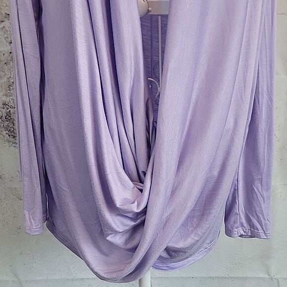 Free To Live NWT Lavender Drape Neck Women's Top Size L - Picture 3 of 10